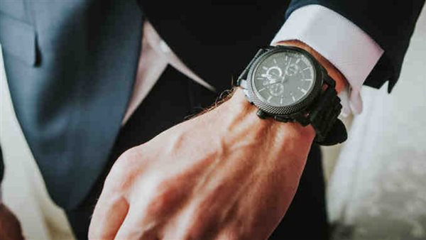 حكم لبس الساعة