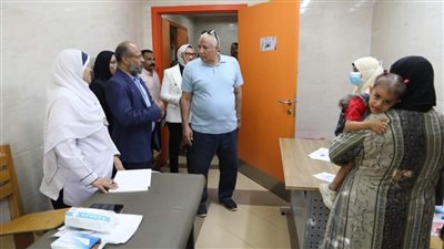 في جولة مفاجئة.. محافظ الوادي الجديد يتفقد مستشفى الخارجة التخصصي