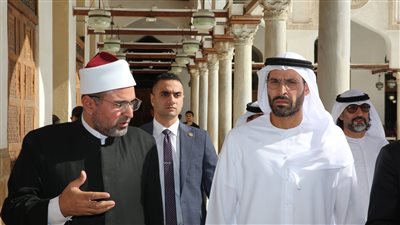 رئيس دائرة الثقافة بأبو ظبي يزور الجامع الأزهر ويبدي إعجابه الشديد بعمارته الفريدة