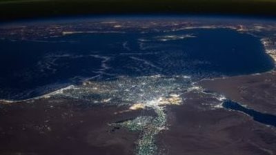 القاهرة ونيلها| صورة لرائد فضاء تظهر جمال مصر ليلًا.. ما القصة؟