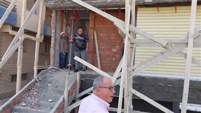 محافظة الجيزة تغلق منشآت تجارية مخالفة بإمبابة وكرداسة | صور