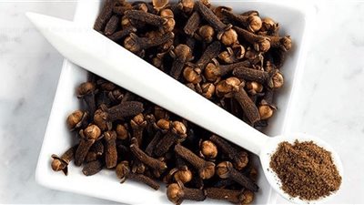 مضاد للاكتئاب والسرطان.. فوائد تناول القرنفل على الريق لصحتك