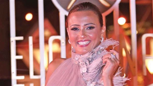 الفنانة بشرى