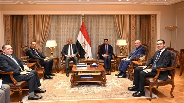 وزير التعليم مع وزير