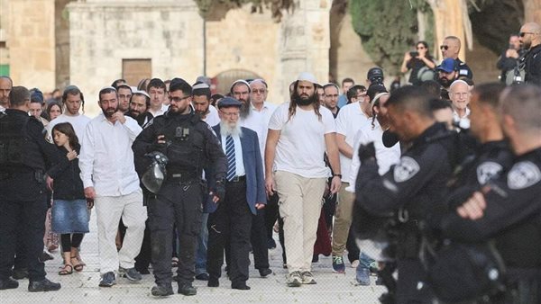 مستوطنين يقتحمون