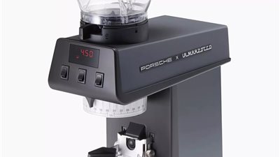 بيع ماكينة قهوة إسبريسو تحمل علامة سيارات بورشه بقيمة 7000 دولار خلال 8 ساعات فقط.. ما القصة؟