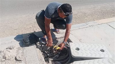 قبل بداية موسم الأمطار.. الوحدات المحلية بالبحر الأحمر تراجع أعمدة الكهرباء المكشوفة