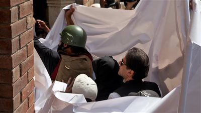 الإفراج عن زوجة عمران خان في تهمة بيع هدايا من خزانة الدولة قيمتها 500 ألف دولار