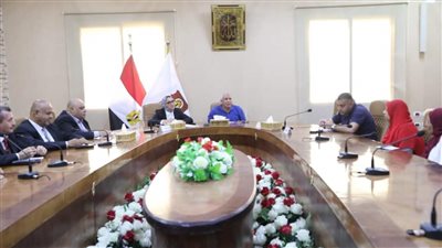 محافظ الوادي الجديد يبحث تنفيذ مقترح دراسي جديد لطلاب الثانوية العامة