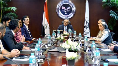 الرئيس التنفيذي لهيئة الاستثمار يلتقي وفدا من الشركات الناشئة لبحث سبل الاستثمار بمصر