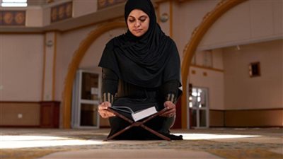 تفسير قراءة القرآن في المنام للمتزوجة.. الفرق بين الترتيل بصوت عذب وصعوبة القراءة 