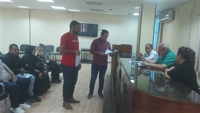 رئيس حي المعادي يستجيب لشكاوى المواطنين خلال لقائه الأسبوعي| صور