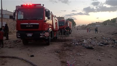 الصور الأولى لـ حريق مخزن في العامرية بالإسكندرية