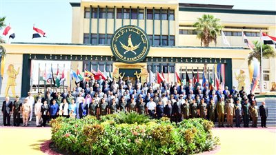 كلية القادة والأركان تنظم فعاليات اليوم الوطني لمصر ودول الدارسين الوافدين بدورات الكلية
