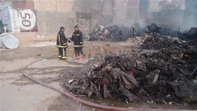 التفاصيل الكاملة لحريق مخزن ورق بالإسكندرية وتفحم محتوياته| فيديو