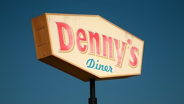 مطاعم دينيس 