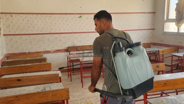 جانب من تعقيم مدرسة