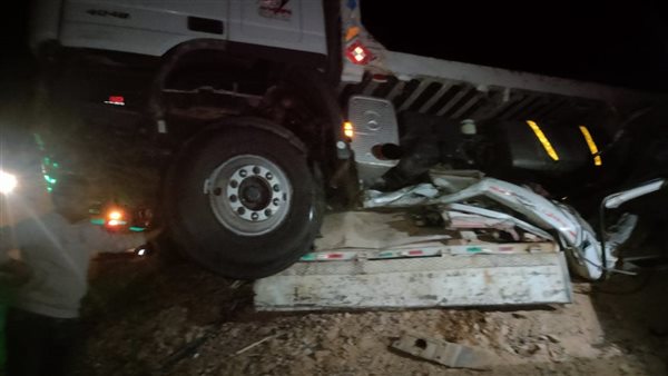 تصادم تريلا بسيارة