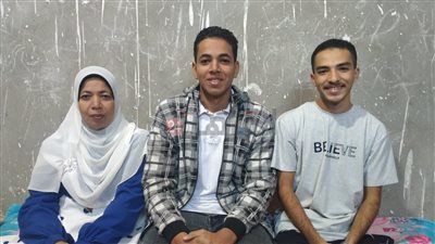 أسرة طالبين عثرا على مبلغ بربع مليون جنيه وسلماه لصاحبه بالمنوفية: متربيين من الحلال