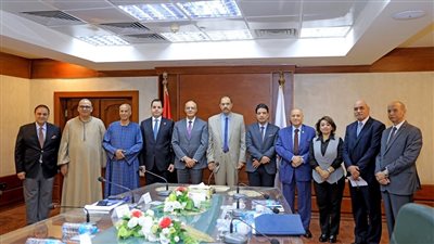 لمناقشة ملفات هامة.. محافظ سوهاج يعقد اجتماعا مع الهيئة البرلمانية لمجلس الشيوخ بالمحافظة