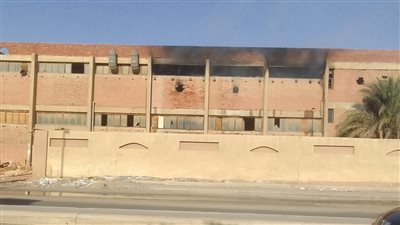 حريق مصنع أخشاب في المنطقة الصناعية بأكتوبر | صور