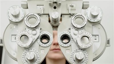 دراسة تكشف تأثير المكملات الغذائية على منع ضمور العين