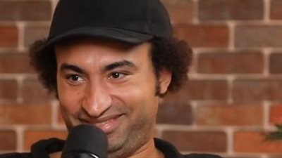 علي ربيع: المخرج حسين محمود قالي أقعد جمب أمك علشان اعترضت على دوري في مسرحية 