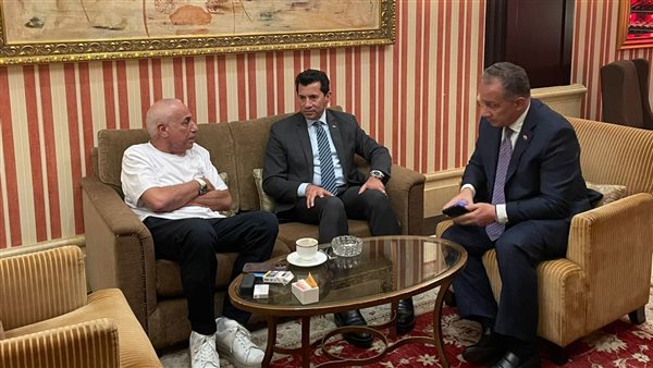 وزير الرياضة وحسين