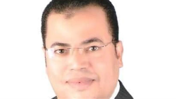  الدكتور أحمد محمود