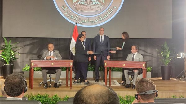 جانب من توقيع الاتفاقية