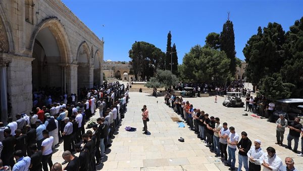 صلاة الجمعة من المسجد