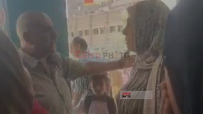 امشي من هنا دي مش مدرستكم.. معلمة تصفع طالبة وتعتدي عليها بسبب تصويرها طابور الصباح | فيديو