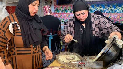 نبيلة عبيد في شادر السمك.. أم سمر معلمة بـ100 راجل وسط تجار الأسماك ببورسعيد| صور وفيديو 