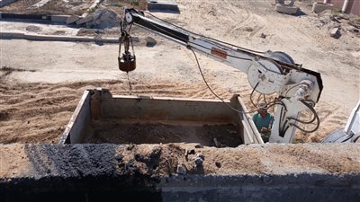 حملات لتطهير بيارات محطات رفع ومعالجة الصرف الصحي استعدادًا للشتاء بمدن القناة