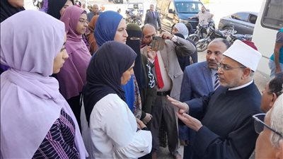 رئيس جامعة الأزهر لطالبات المدينة الجامعية بالأقصر: لا تهاون مع المقصر في أداء عمله | صور