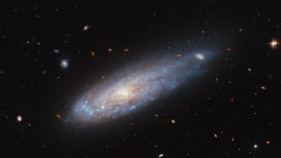 تلسكوب هابل يرصد صورة مذهلة لـ مذنب يتدفق منه أحد أنواع الغازات للمجرة الحلزونية.. ناسا تكشف