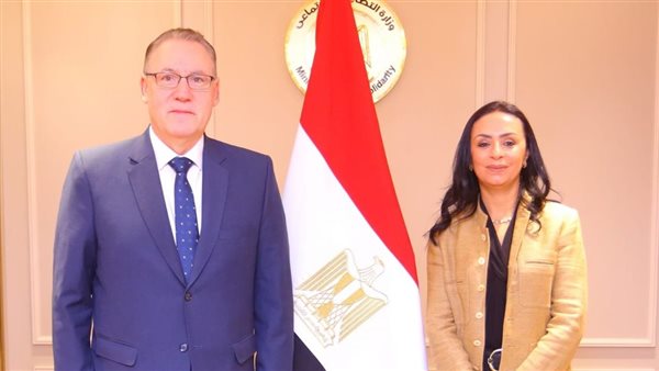 وزيرة التضامن ومدير