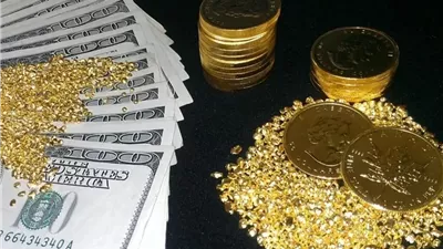 تراجع أسعار الذهب واستقرار الدولار خلال تعاملات اليوم الأحد| بث مباشر