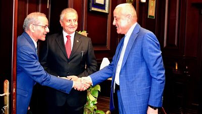 محافظ الأقصر يبحث ومدير صندوق مكتبات مصر العامة فتح العديد من فروعها داخل المحافظة