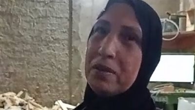 قصة كفاح أقدم بائعة سمك مشوي في دمياط: ربّيت ولادي وجوزتهم من شغلي.. ونفسي أعمل عمرة | بث مباشر