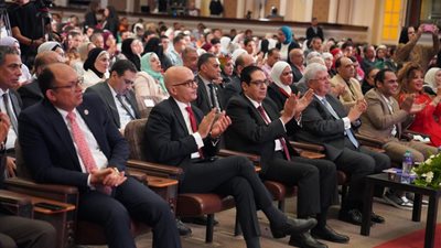 200 طالب من جامعة عين شمس يشاركون في مبادرة تمكين بجامعة القاهرة