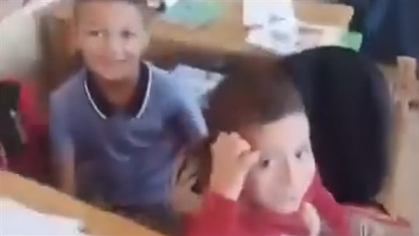 فيديو مدرس يتنمر