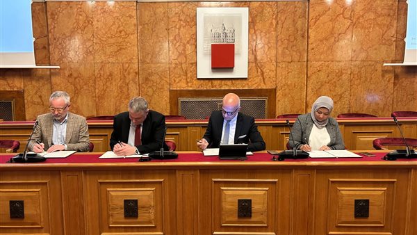 جانب من توقيع الاتفاقية