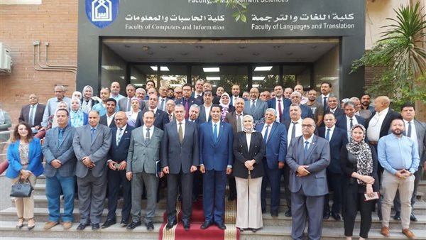 الحضور في الندوة