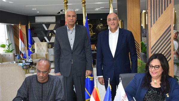 محافظ أسوان