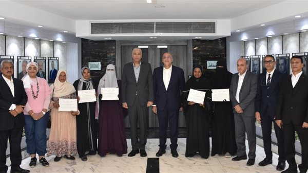 محافظ أسوان