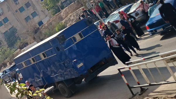 ترحيل عصام صاصا