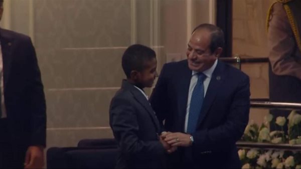 الرئيس السيسي والطفل