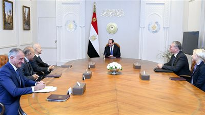 السيسي يستقبل رئيس شركة إيني الإيطالية والوفد المرافق له