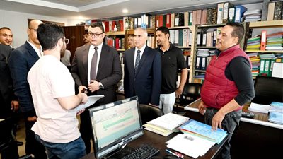 وزير الإسكان يجري زيارة مفاجئة لمتابعة سير العمل بجهاز القاهرة الجديدة